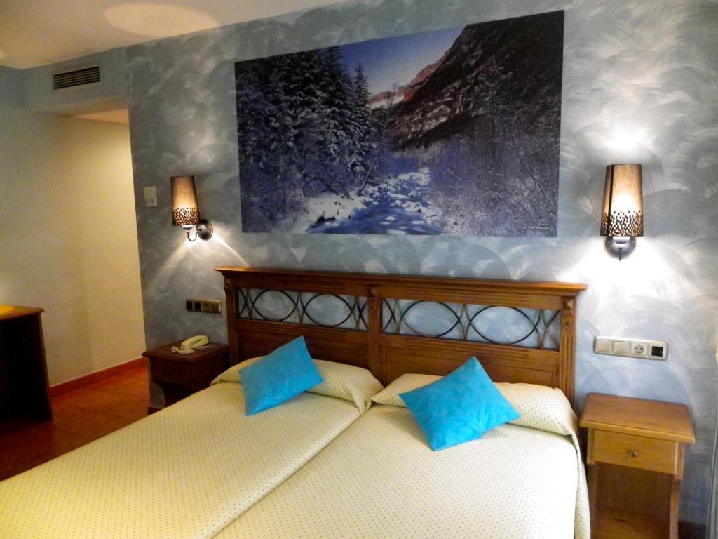Arnal Hotel