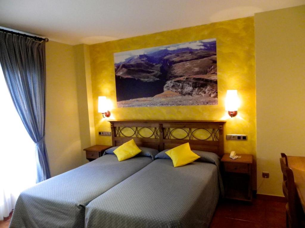 Arnal Hotel 3*